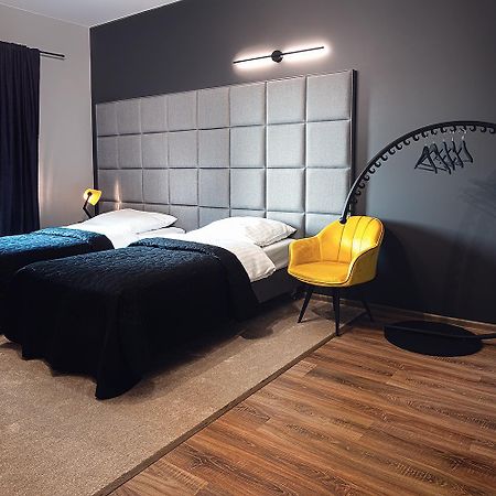 Hotel Absolwent Gostyń Extérieur photo
