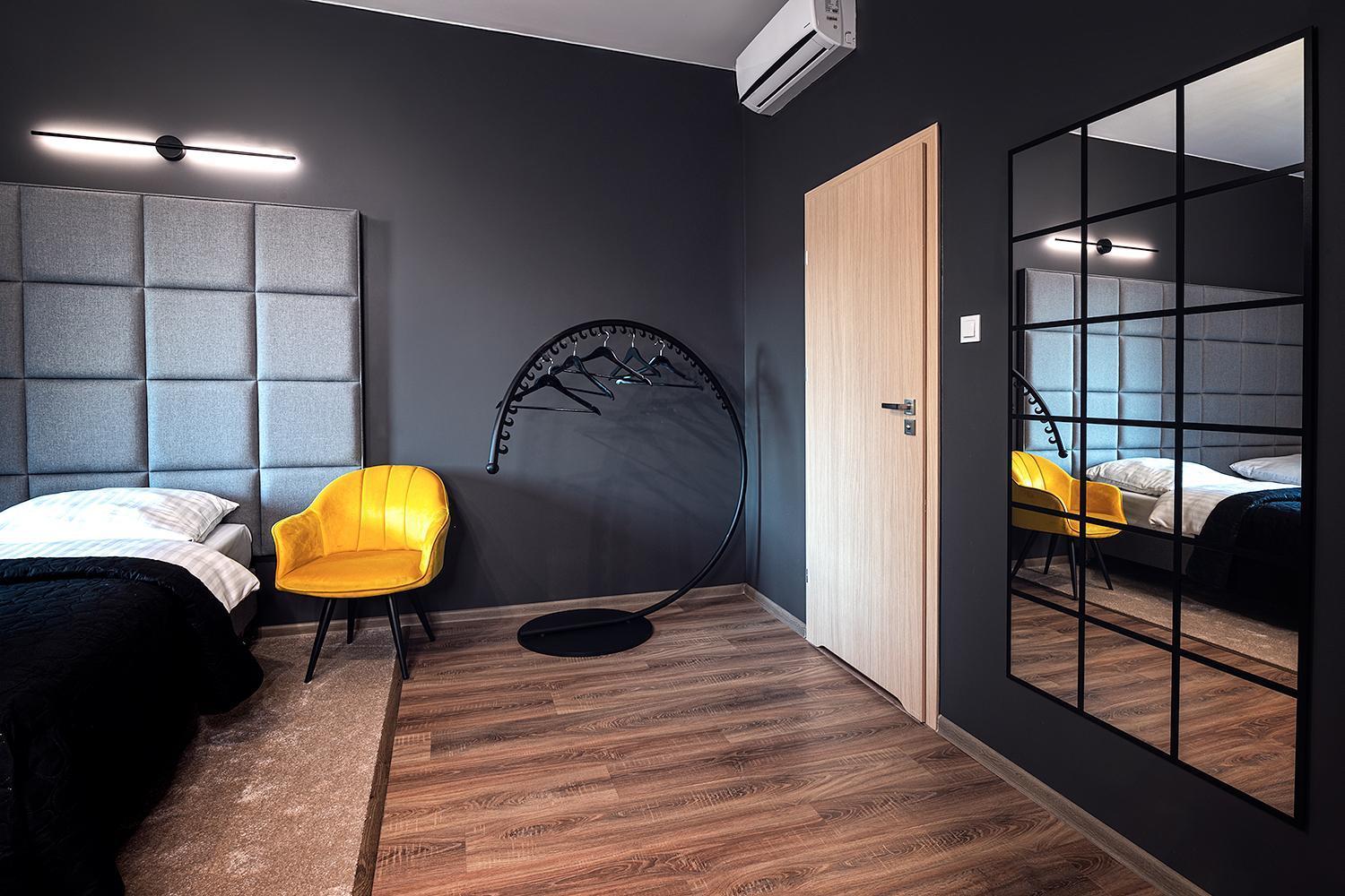Hotel Absolwent Gostyń Extérieur photo