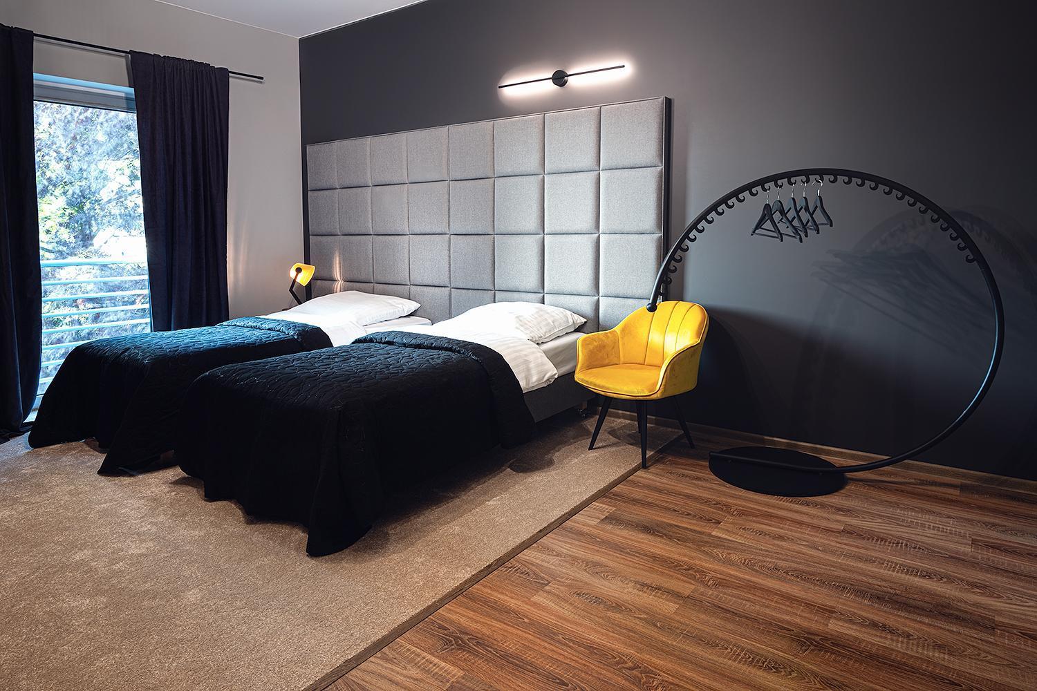 Hotel Absolwent Gostyń Extérieur photo