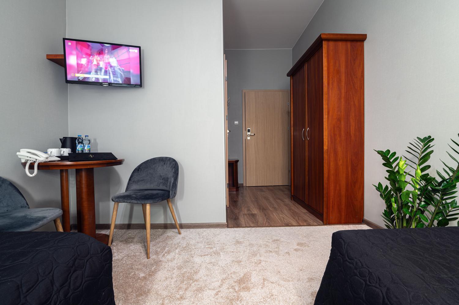 Hotel Absolwent Gostyń Extérieur photo