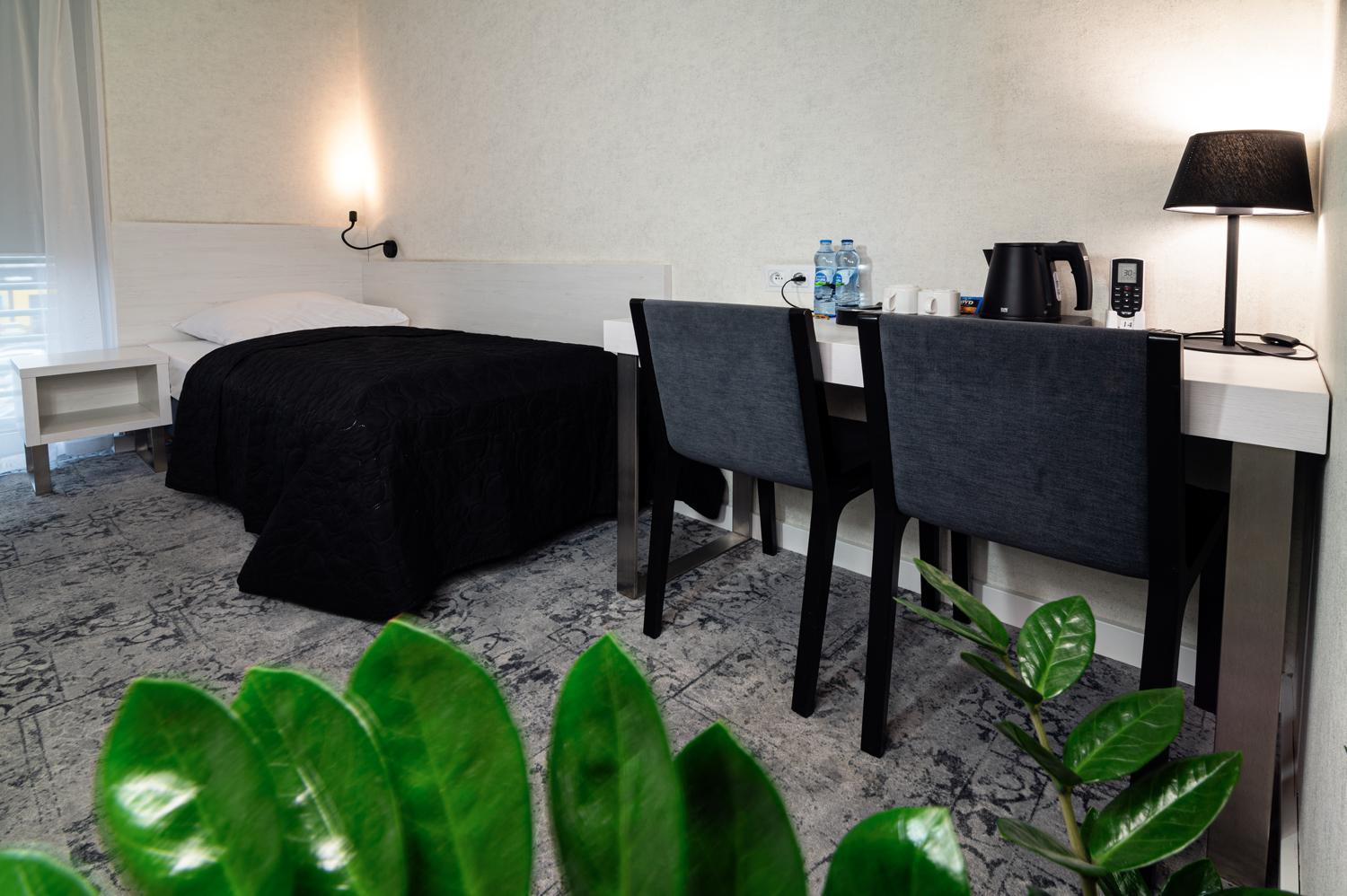 Hotel Absolwent Gostyń Extérieur photo