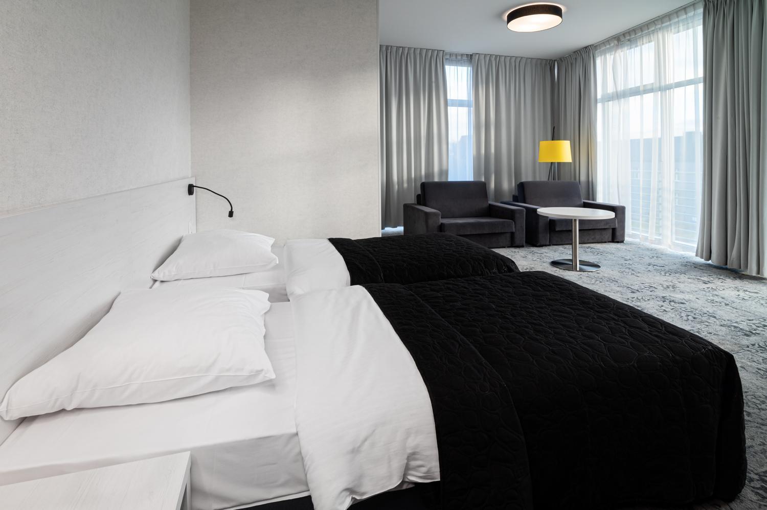 Hotel Absolwent Gostyń Extérieur photo