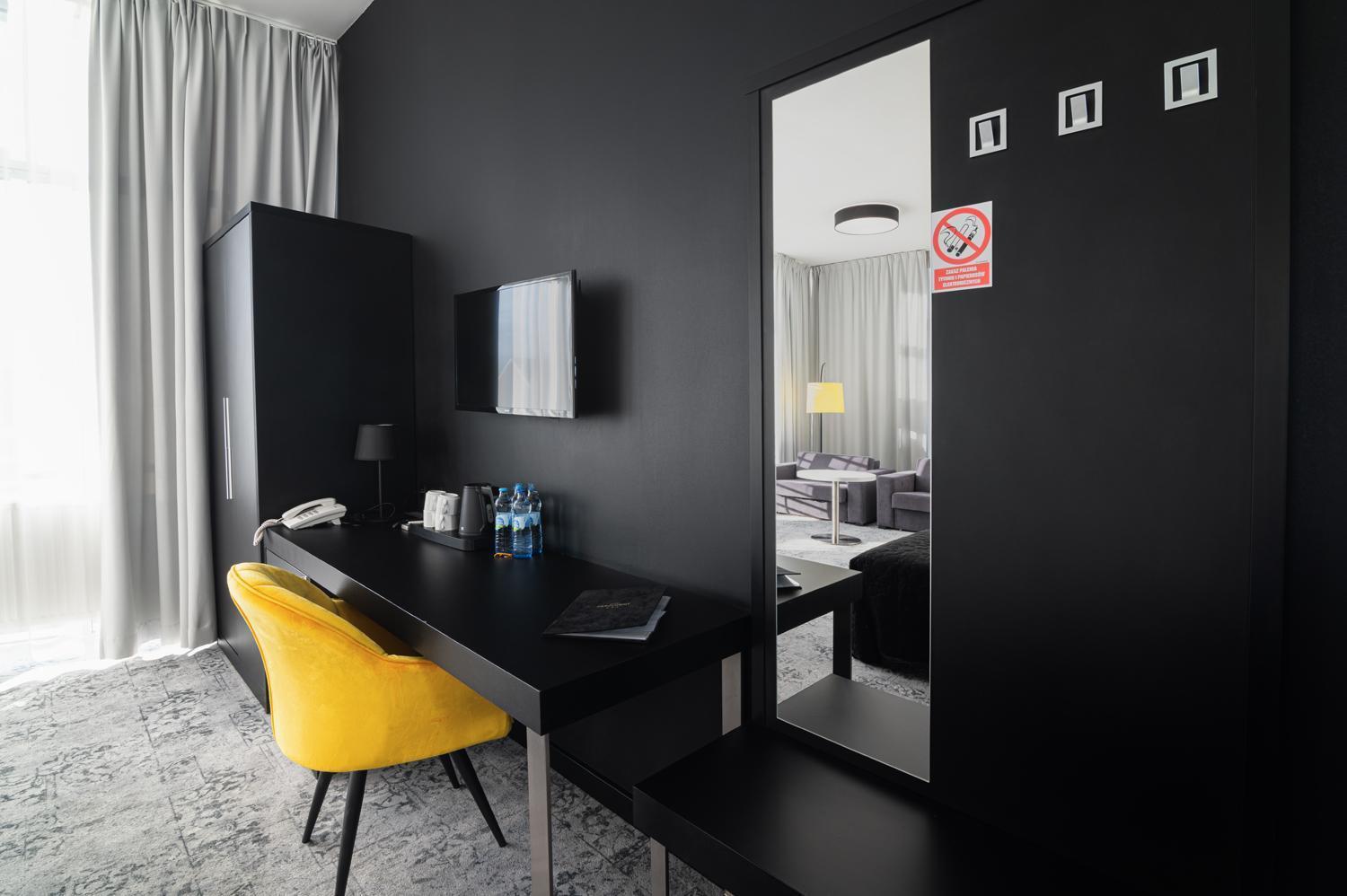 Hotel Absolwent Gostyń Extérieur photo