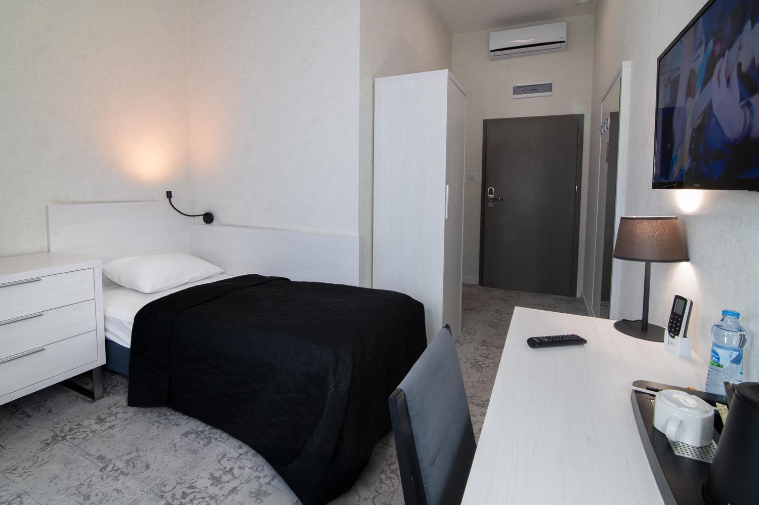 Hotel Absolwent Gostyń Extérieur photo