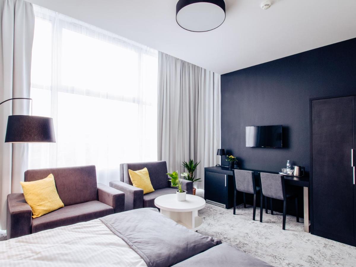 Hotel Absolwent Gostyń Extérieur photo
